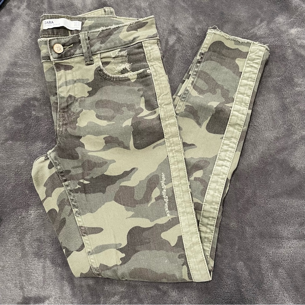 Zara’s Women Camo Denim Pants size 2